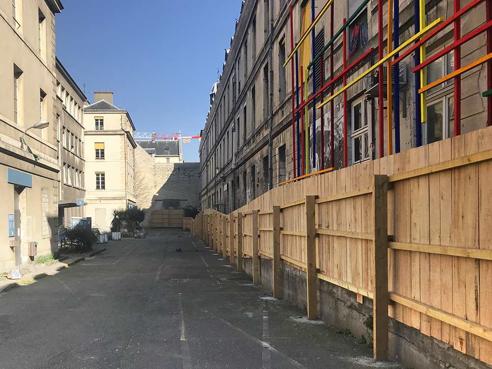 Les Grands Voisins dans l'ancien hôpital Saint-Vincent-de-Paul