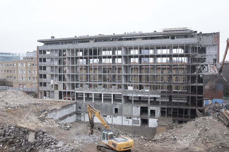 Projet Saint-Vincent-de-Paul : le bâtiment Petit en cours de déconstruction